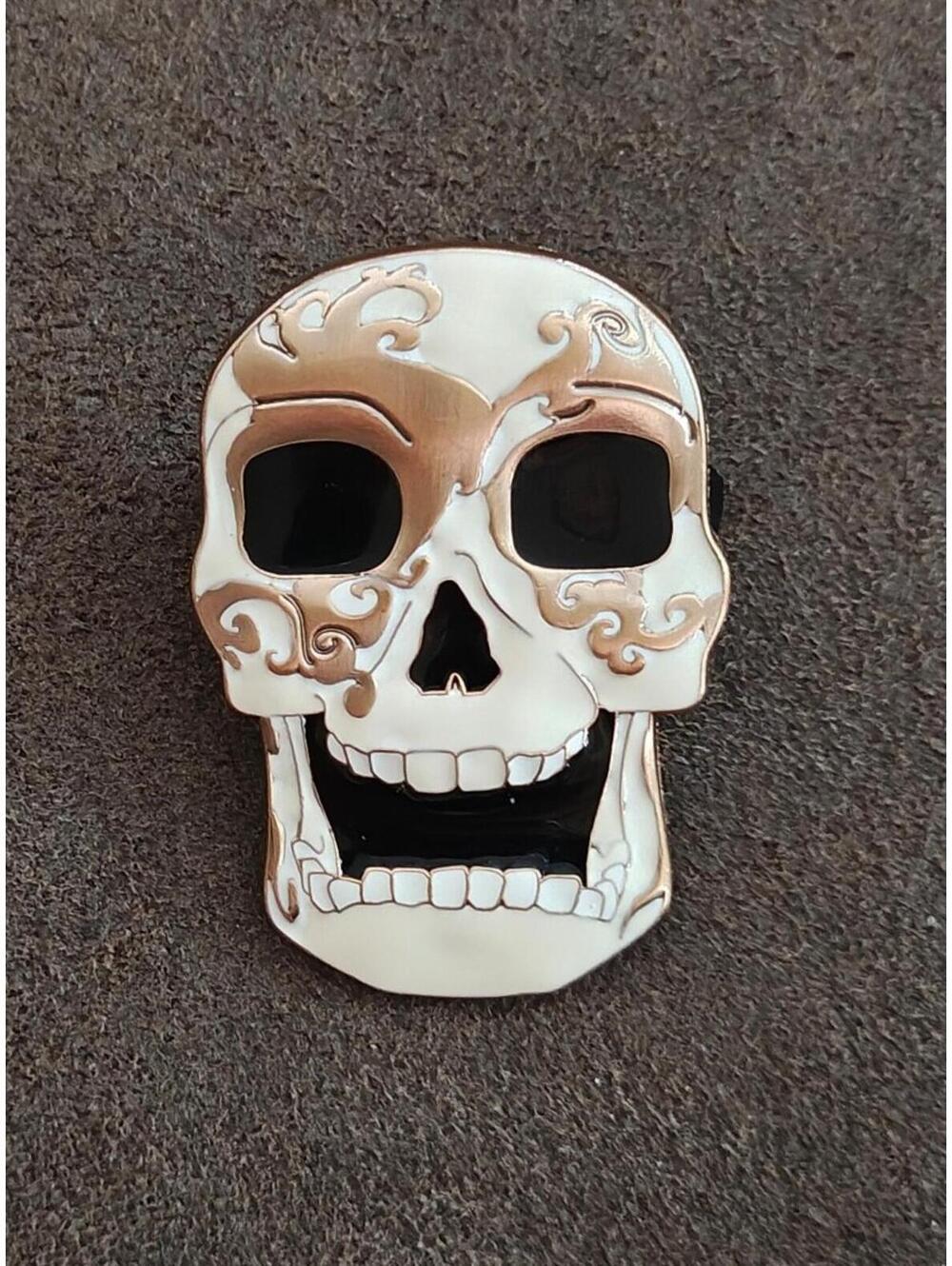 2023 Busch Gardens Howl-O-Scream Skull Enamel Pin - Picture 7 of 9